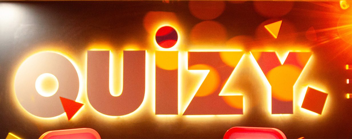 Quizy! = Valódi kvízjáték először Budapesten!